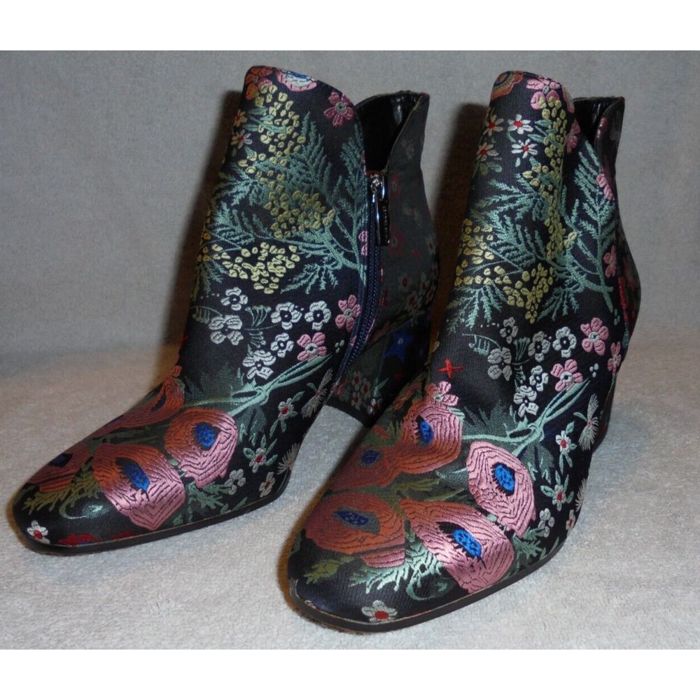 Vince Camuto Boots Floral Embroidered Block Heels‎ Womens 6.5M